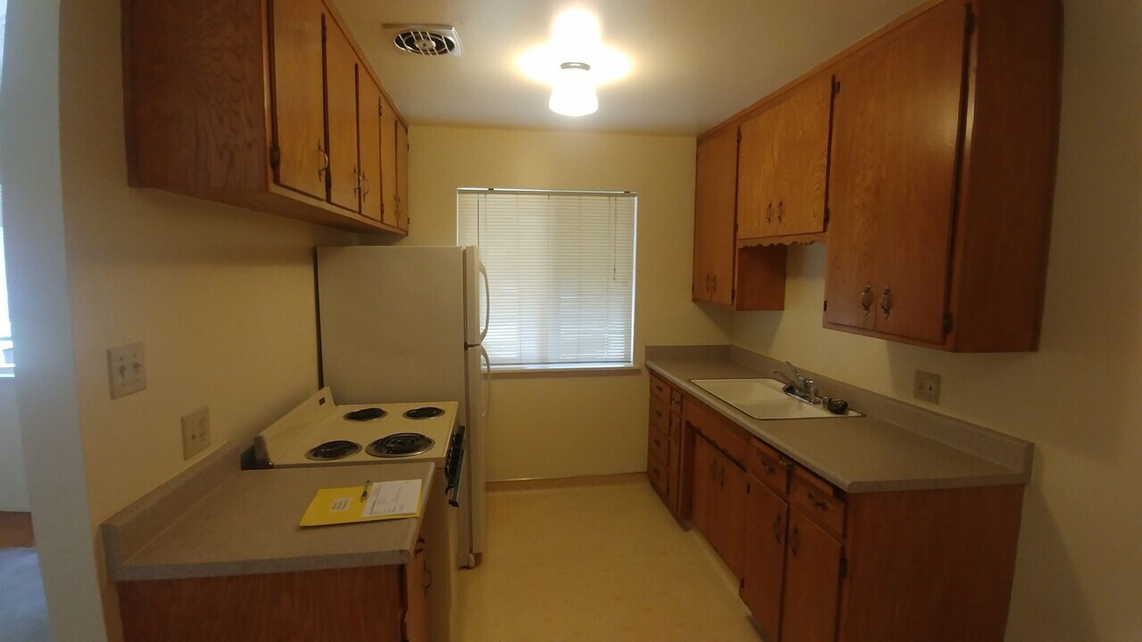 Racetrack 2, Unit 182 in Auburn, CA - Building Photo