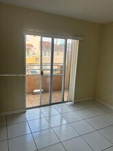 37 W 11th St, Unit 202 in Hialeah, FL - Building Photo - Building Photo