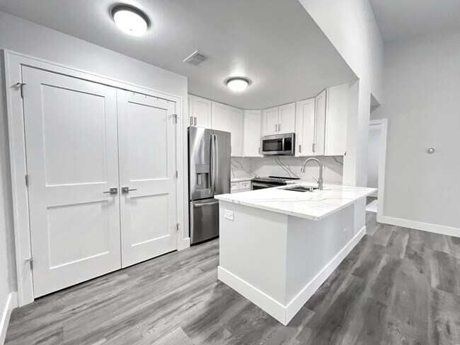 1911 N Hicks Rd in Palatine, IL - Building Photo - Building Photo