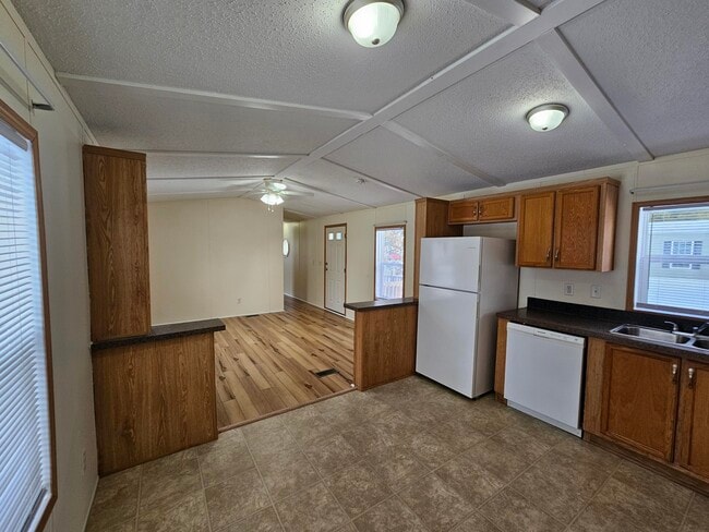 47 Noble Ln in Rome, NY - Building Photo - Building Photo