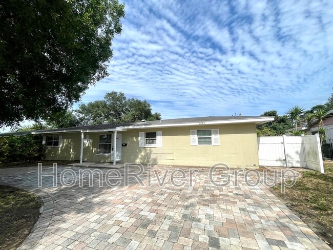 7265 17th St N in St. Petersburg, FL - Building Photo - Building Photo