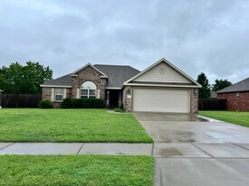 1805 SW Candlewood St in Bentonville, AR - Building Photo