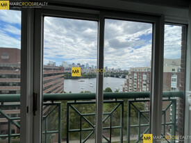 15 Rogers St, Unit PH2 in Boston, MA - Foto de edificio - Building Photo