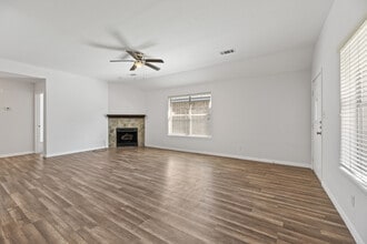 18210 Beaverdell Dr in Tomball, TX - Building Photo - Building Photo