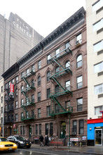 349 W 44th St in New York, NY - Foto de edificio - Building Photo