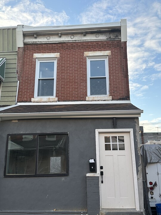 238 N Hobart St in Philadelphia, PA - Building Photo