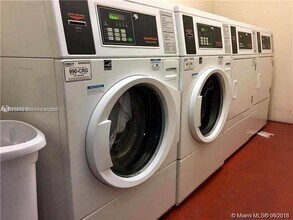 1740 NW N River Dr in Miami, FL - Foto de edificio - Building Photo