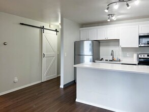 10260 Jamestown Dr in Anchorage, AK - Building Photo - Building Photo