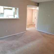 8630 Mallard Reserve Dr in Tampa, FL - Building Photo - Building Photo