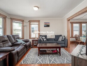 54 Upland Rd, Unit 2 in Somerville, MA - Foto de edificio - Building Photo