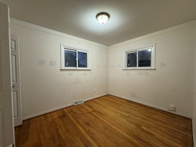 1202 E George Ave in Hazel Park, MI - Foto de edificio - Building Photo