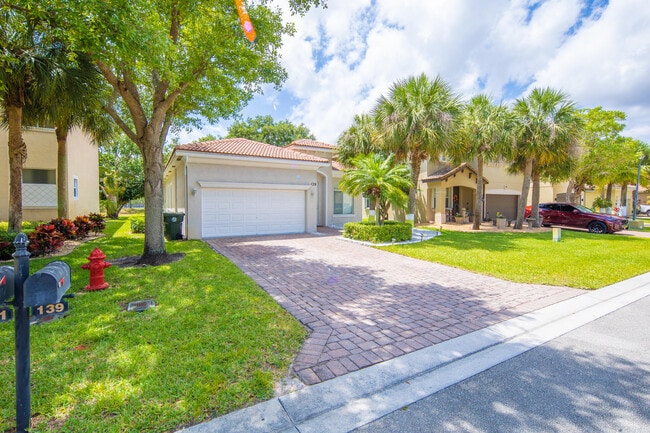 139 2 Pine Dr in West Palm Beach, FL - Building Photo - Building Photo