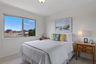 146 Katerina Ln in Marina, CA - Building Photo