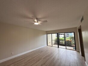 2050 Oleander Blvd in Fort Pierce, FL - Building Photo - Building Photo
