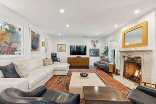 2020 Lakeland Dr in Dallas, TX - Building Photo