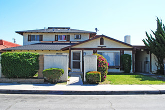 167 S Malena St in Orange, CA - Foto de edificio - Building Photo