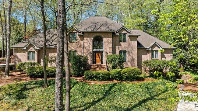 property at 5520 Glen Errol Rd NW