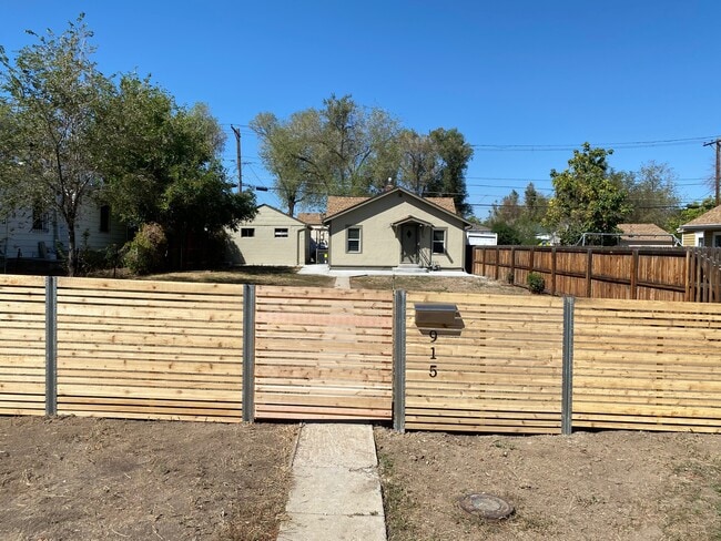 915 Irving St in Denver, CO - Building Photo - Building Photo
