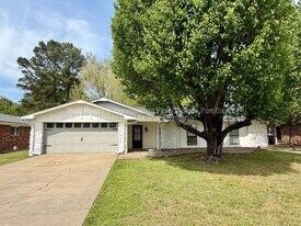 10107 Old Mill Rd in Fort Smith, AR - Building Photo