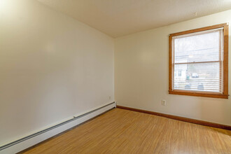 240 Lebanon Ave-Unit -2 in Colchester, CT - Building Photo - Building Photo