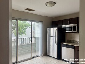 146 North Beacon St, Unit B3 in Boston, MA - Building Photo