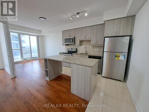 9205-9205 Yonge St in Richmond Hill, ON - Building Photo - Building Photo