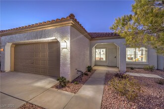 9744 Hitching Rail Dr in Las Vegas, NV - Building Photo - Building Photo