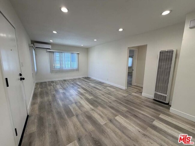 8818 Ramsgate Ave in Los Angeles, CA - Building Photo - Building Photo