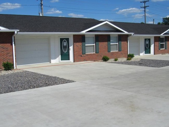 1505 W Central St in Marion, IL - Building Photo - Building Photo