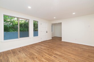 4513 Fremont Ave N in Seattle, WA - Building Photo - Building Photo