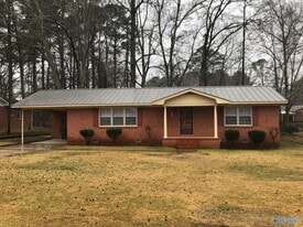 803 Corsbie St NW in Hartselle, AL - Building Photo