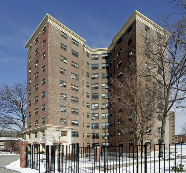 Levister Towers in Mount Vernon, NY - Foto de edificio - Building Photo