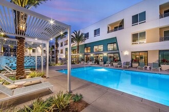 Bowen Apartments in San Diego, CA - Foto de edificio - Building Photo