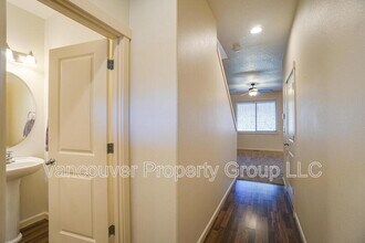 4013 N Pioneer Canyon Dr in Ridgefield, WA - Building Photo - Building Photo