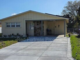 4855 West Dr in Ft. Myers, FL - Building Photo
