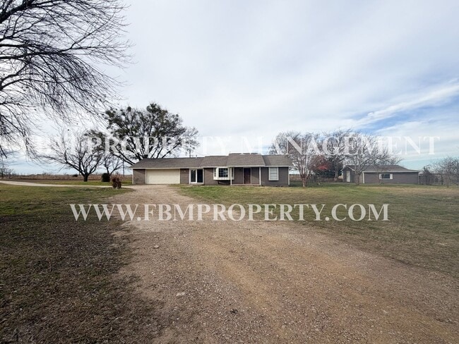 107 Berrys Chapel Rd in Milford, TX - Foto de edificio - Building Photo