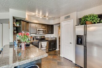 689 S Dodge St in Gilbert, AZ - Building Photo - Building Photo