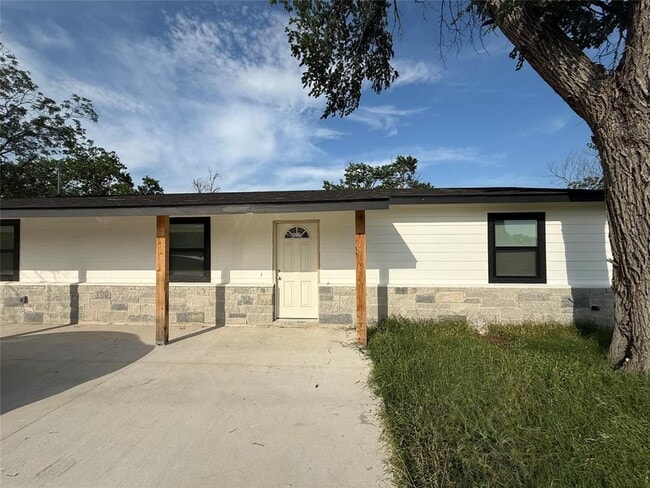 property at 800 Old Thorndale Rd