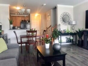 6225 Aster Haven Cir in Haymarket, VA - Building Photo - Building Photo