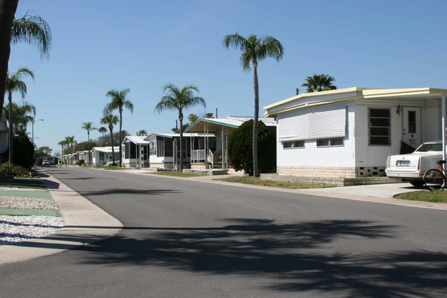 Sunset Palms in Pinellas Park, FL - Foto de edificio - Building Photo