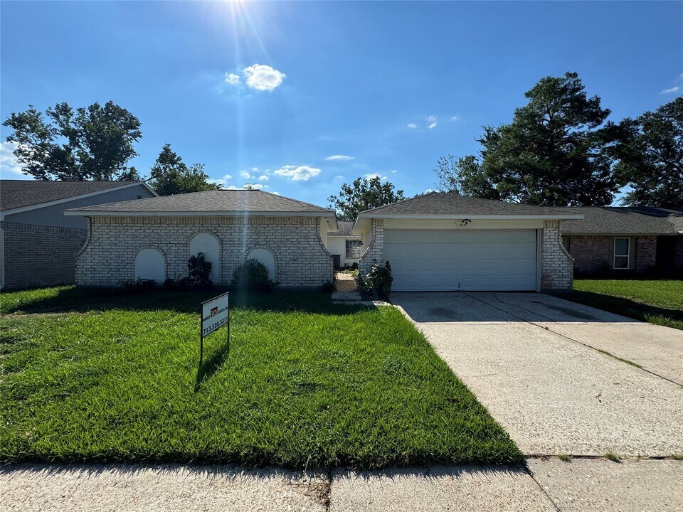 23227 Low Ridge Rd in Spring, TX - Building Photo