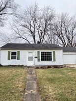 705 Roselyn Dr in Rantoul, IL - Building Photo