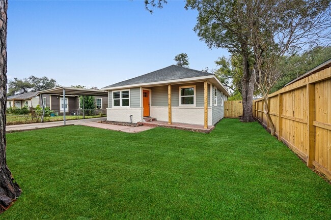 125 Bolden St in Houston, TX - Foto de edificio - Building Photo