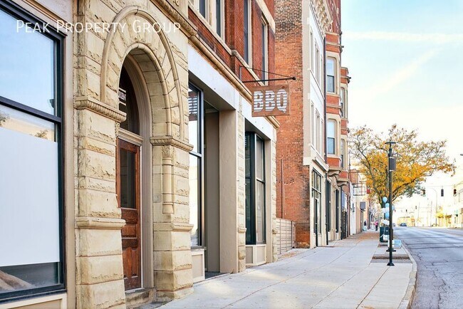 975 E McMillan St-Unit -402 in Cincinnati, OH - Building Photo - Building Photo
