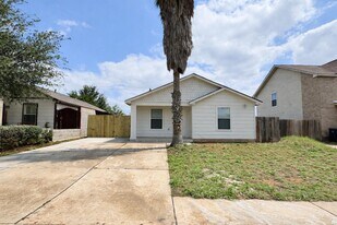209 Mescalero Dr in Laredo, TX - Building Photo