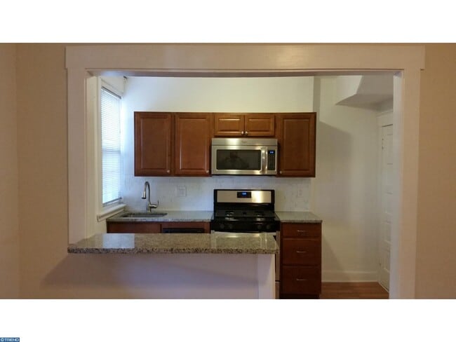 31 Cherry Street in Willow Grove, PA - Foto de edificio - Building Photo