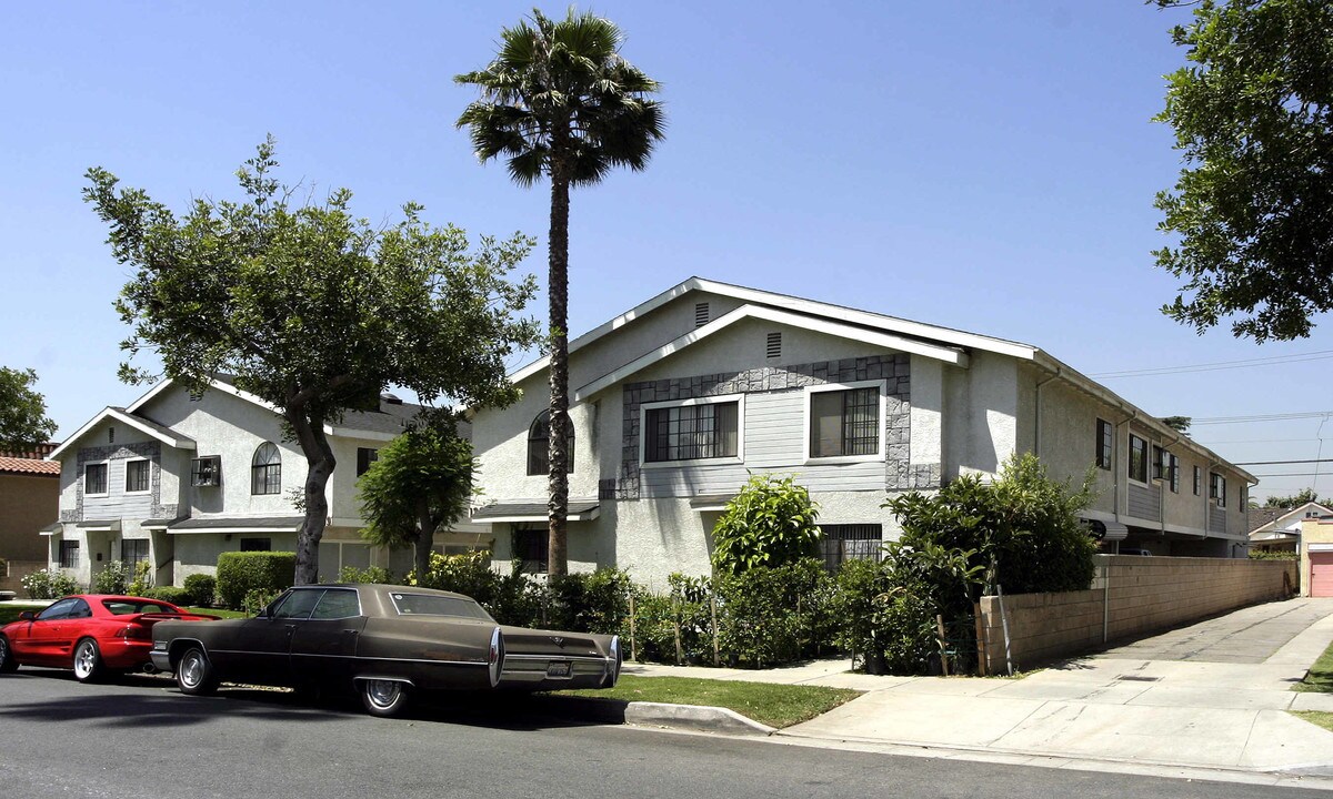 123 N Electric Ave in Alhambra, CA - Foto de edificio