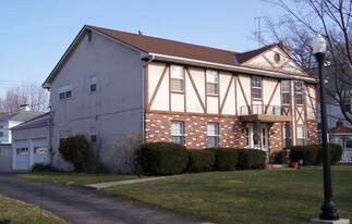 1123-1125 S Cassingham Rd in Columbus, OH - Building Photo