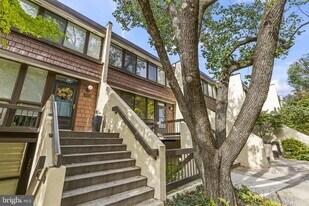 2216 S Quincy St in Arlington, VA - Building Photo