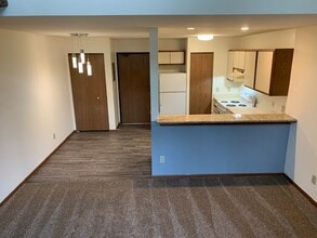 Pine Crest Apartments in Madison, WI - Building Photo - Building Photo